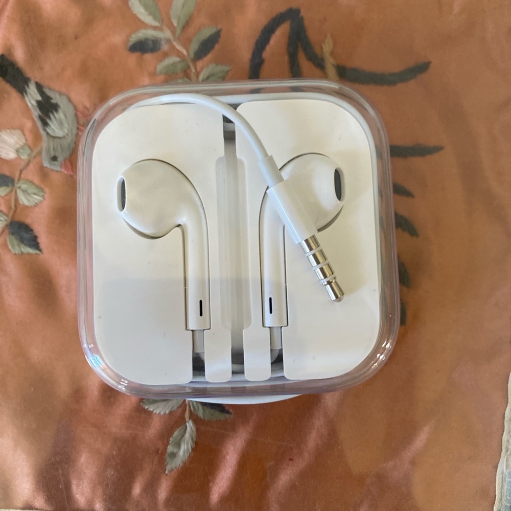 *Apple earbuds never worn* have to many!